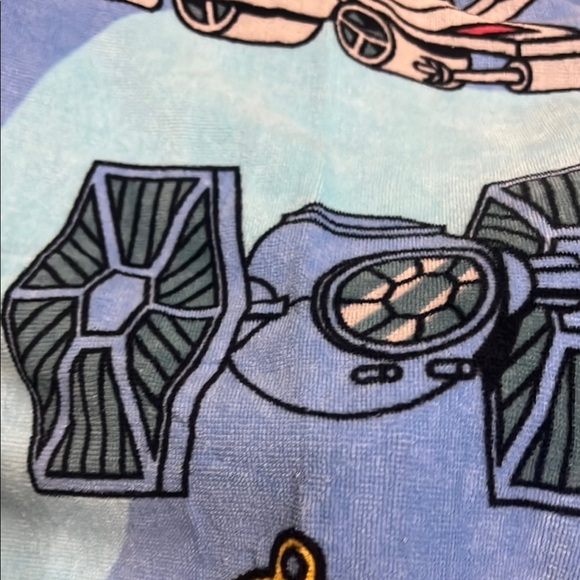 Star Wars Beach Towel with C-3PO and R2-D2 - Picture 3 of 4